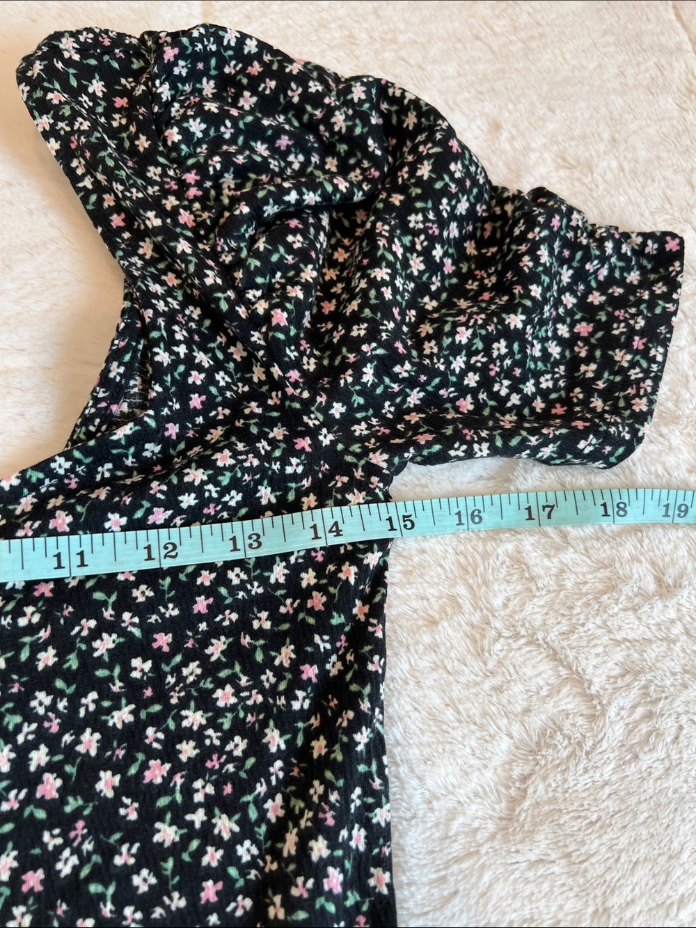 Like new H&M Black Floral V-Neck Mini Dress with Puff Sleeves - Picture 8 of 9